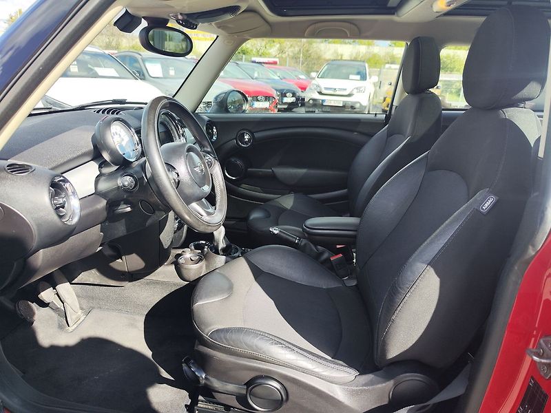 Mini Cooper 1.6/90kW PANO,NAVI - fotka 11 z 26