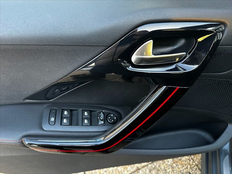 Peugeot 208 1,2 81kW GT Line, rozvody! - fotka 18 z 39