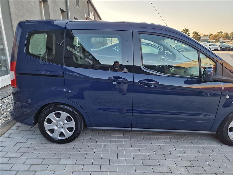 Ford Tourneo Courier 1.5TDCi 74kW Trend,ČR,1.Maj. - fotka 40 z 50