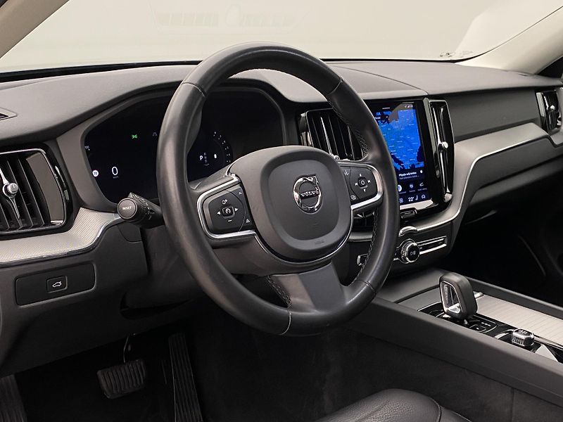 Volvo XC60 B5 AWD CORE AUT CZ - fotka 18 z 54