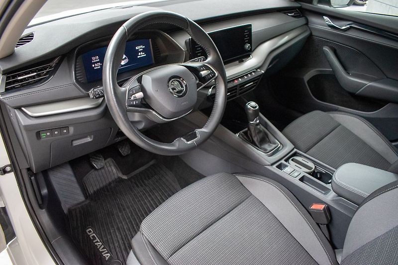 Škoda Octavia 2.0 TDI 110kW AMBITION+*ČR*1.M - fotka 16 z 36