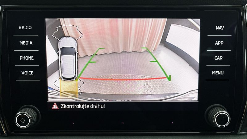 Škoda Karoq 1.5 TSI DSG Style - fotka 12 z 27