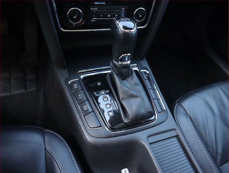 Škoda Superb (2013) Laurin&Klement 2.0 TDI - fotka 17 z 21