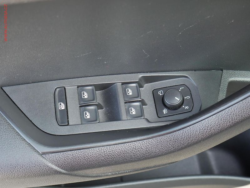 Škoda Karoq (2019) 1.6 TDi, Soleil, DSG, LED, - fotka 12 z 21
