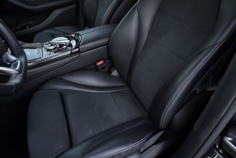 Mercedes-Benz GLC (2019) 300 4MATIC AMG - fotka 24 z 32