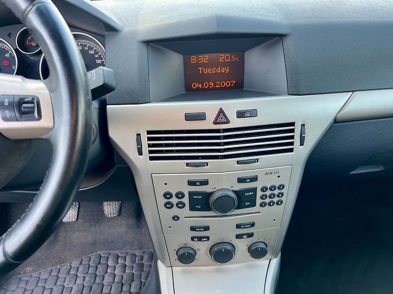 Opel Astra (2007) 1.7d 74 kW - fotka 15 z 19
