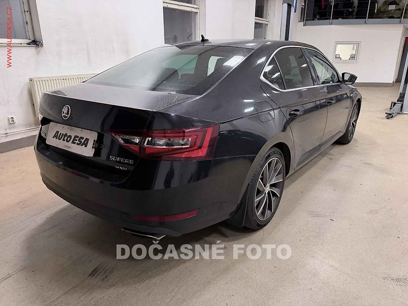 Škoda Superb (2016) 2.0TSi 4x4, ČR, AT, navi - fotka 2 z 3