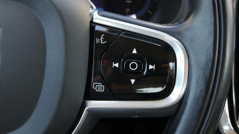 Volvo V90 B4 mHEV AWD aut. Momentum Pro - fotka 12 z 22