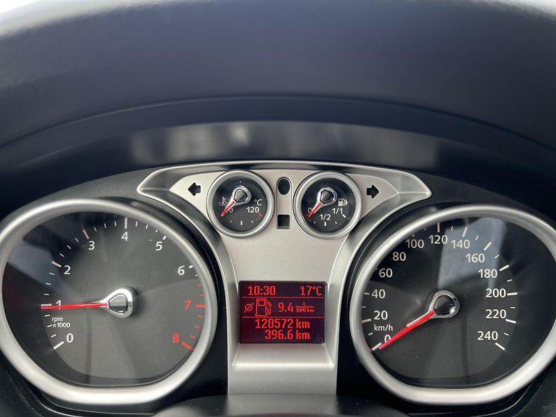 Ford Focus 1.4i 16v KOUPENO V ČR 1.MAJ. - fotka 15 z 34