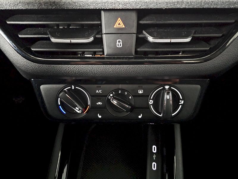 Škoda Scala (2024) 1.0TSI 85kW SELECTION TAŽNÉ - fotka 22 z 27