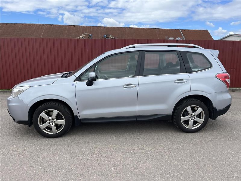 Subaru Forester 2,0 D-L 108KW 4x4 TZ ČR SERVIS - fotka 4 z 41