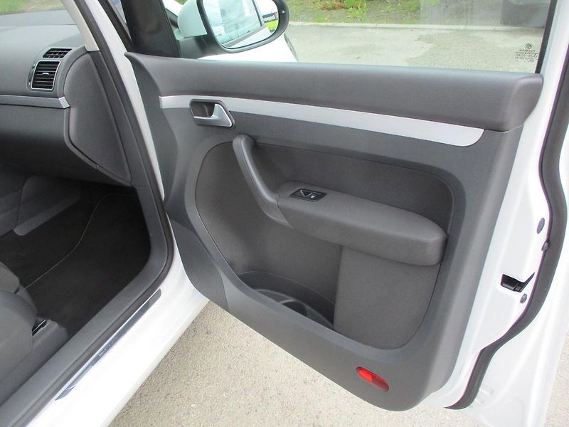 Volkswagen Touran TDI CUP*77KW*TZ*NAVI*VÝHŘEV* - fotka 24 z 50