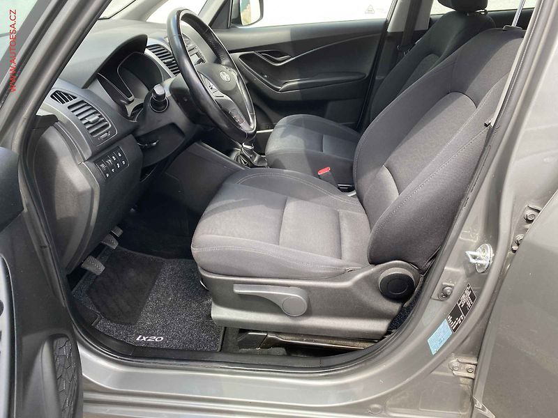 Hyundai ix20 (2018) 1.6i, Klima - fotka 9 z 16