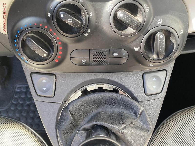 Fiat 500 (2011) 1.2i, Lounge, panor - fotka 13 z 15