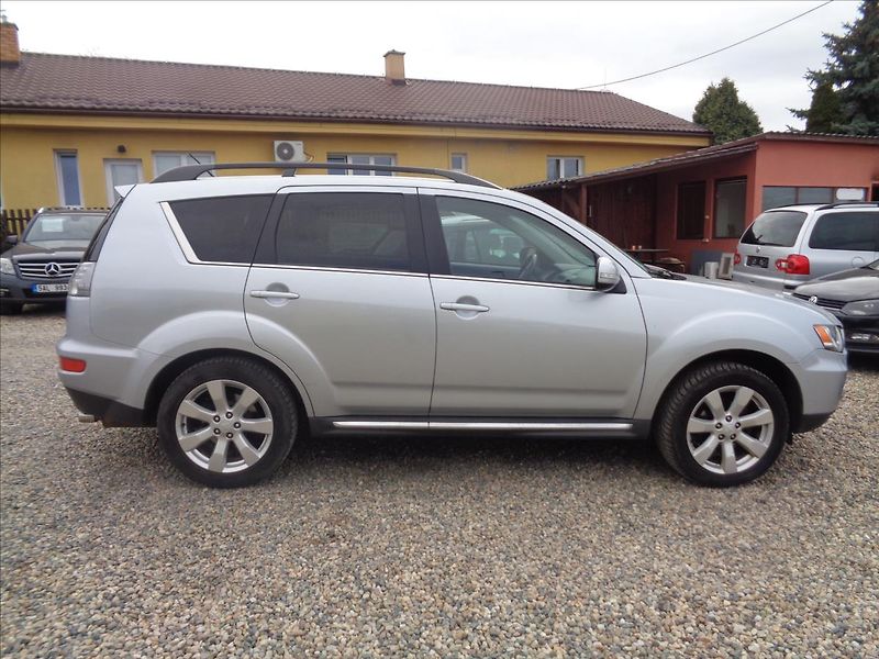 Mitsubishi Outlander 2,2 - fotka 8 z 14