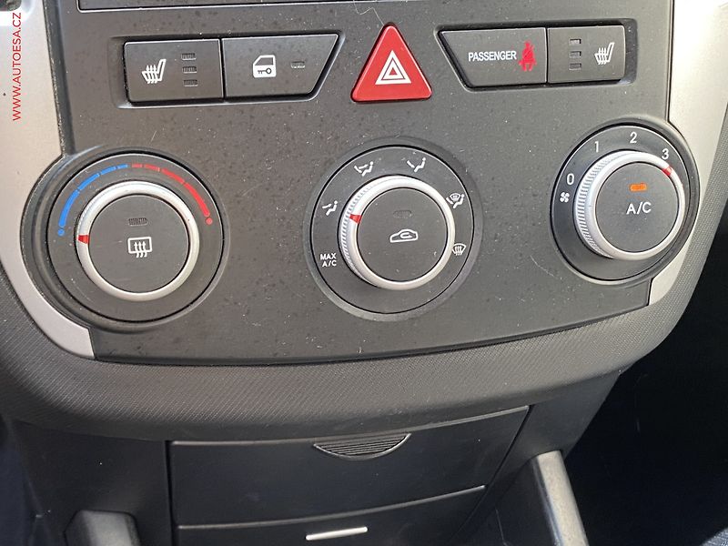 Kia Ceed (2010) 1.4CVVT, Vision, TZ, výhřev - fotka 13 z 16