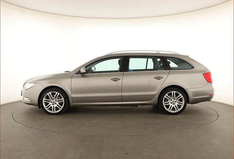 Škoda Superb (2011) Elegance 3.6 FSI V6, 4X4 - fotka 3 z 19