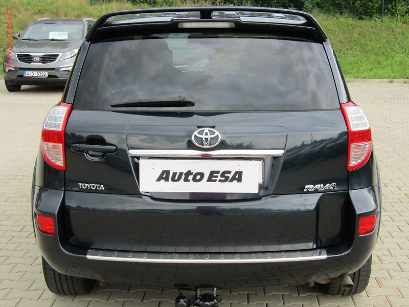 Toyota RAV4 (2011) 2.2D-CAT 4x4, AC - fotka 5 z 14