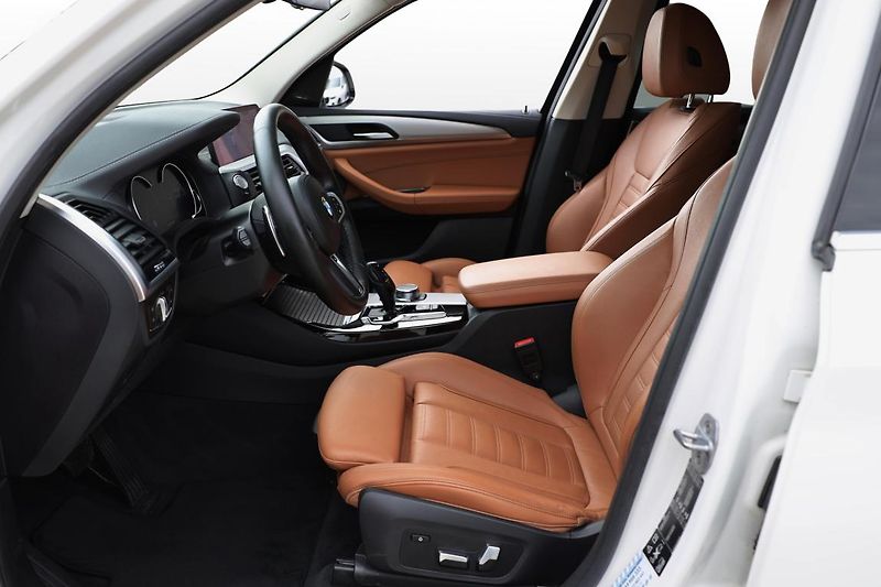 BMW X3 xDrive20d - fotka 9 z 17
