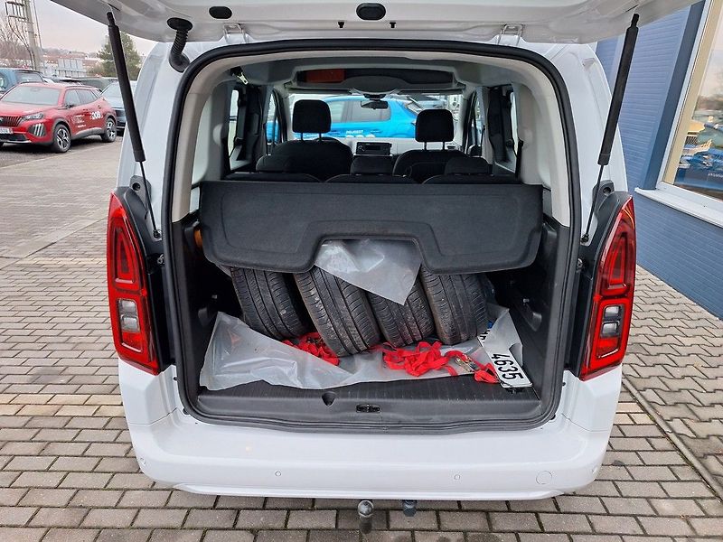 Opel Combo (2023) 1,5 BHDi M6 - fotka 9 z 16