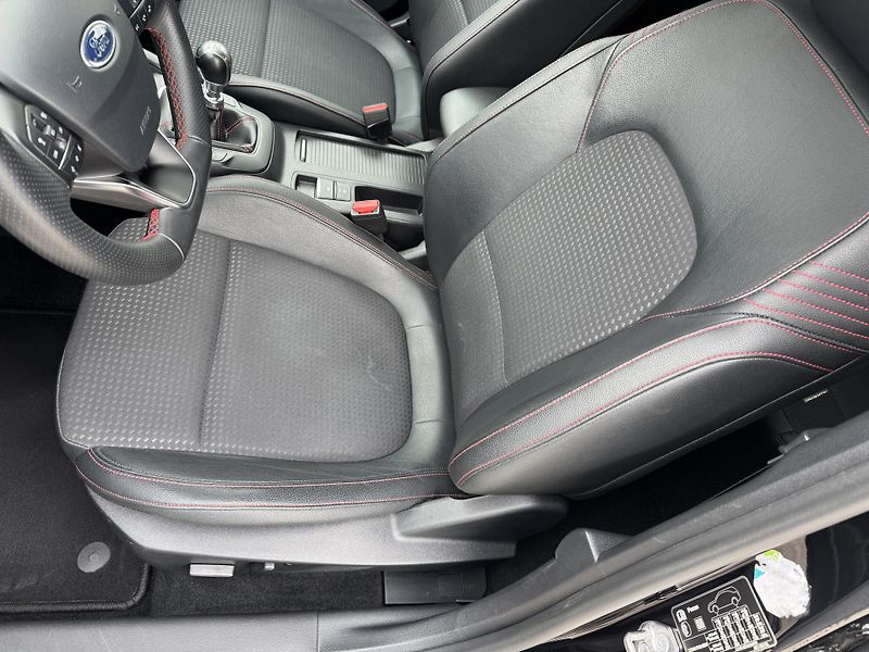 Ford Focus (2018) 2.0TDCi 110KW 1.Majitel ST  - fotka 15 z 34