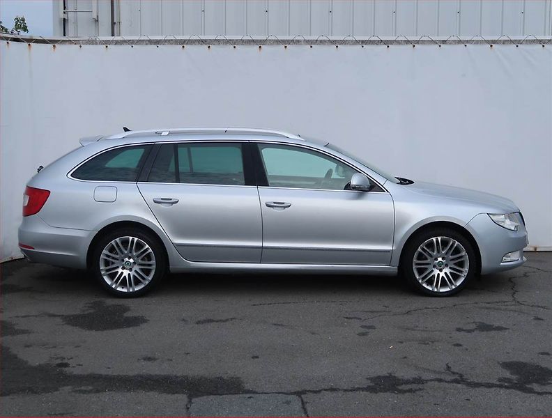 Škoda Superb (2012) Elegance 2.0 TSI, Automat - fotka 6 z 22