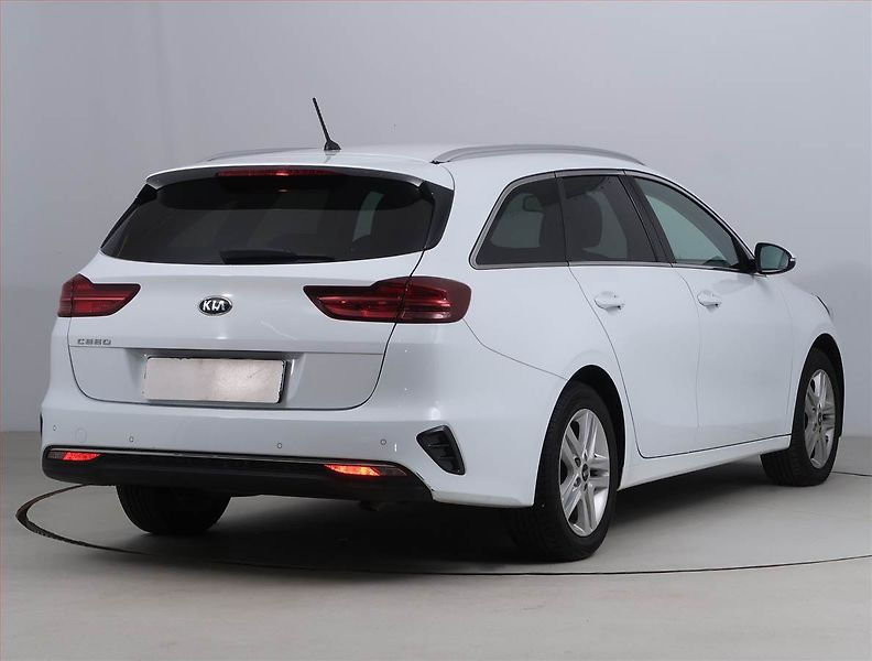 Kia Ceed (2019) 1.4 T-GDI, Serv.kniha - fotka 5 z 18