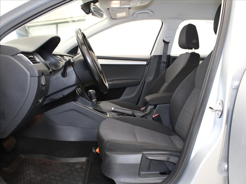 Škoda Octavia 2,0 TDi 135kW DSG 4x4 DPH ČR - fotka 6 z 23
