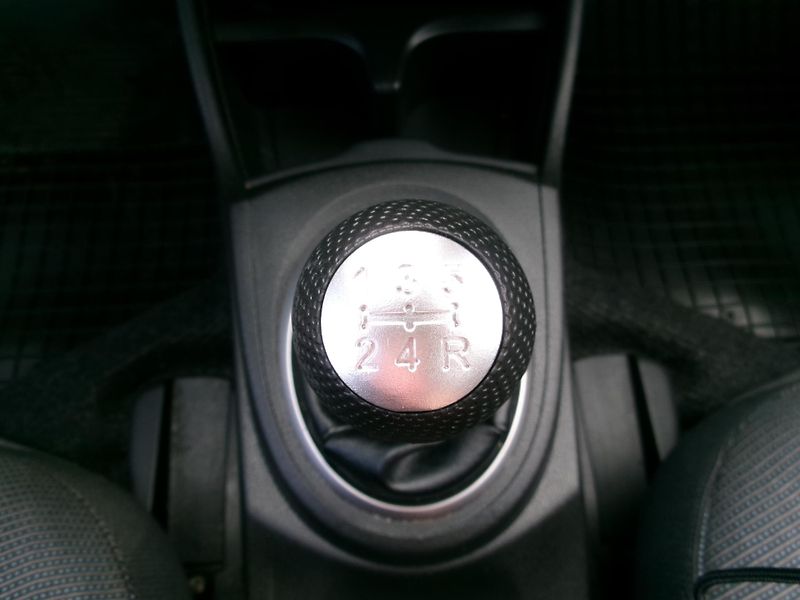 Honda Jazz (2010) 1,4i STYLE KLIMA ALU - fotka 19 z 27