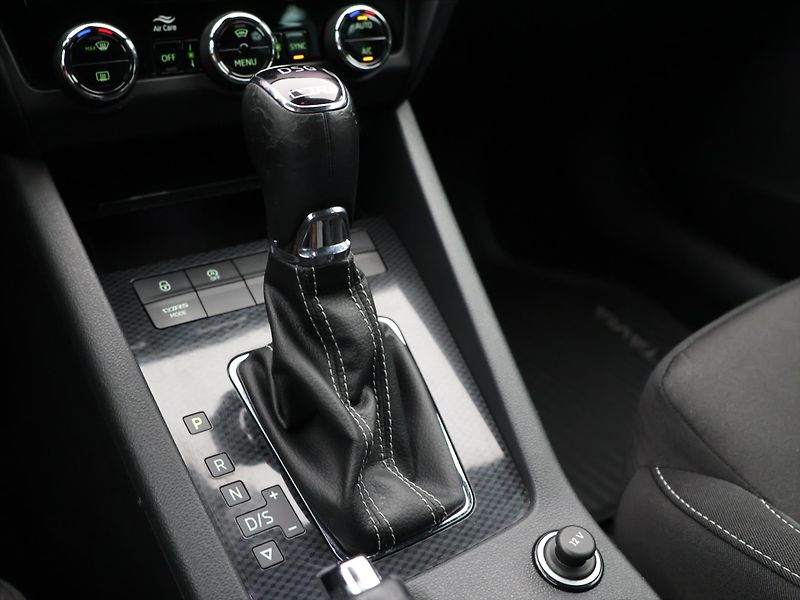 Škoda Octavia 2,0 TSI DSG RS245 LED Panorama - fotka 20 z 28