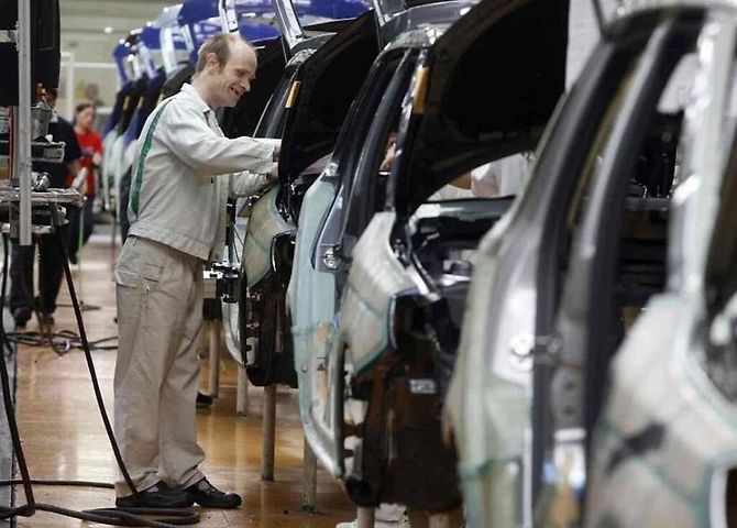 Výroba automobilů.