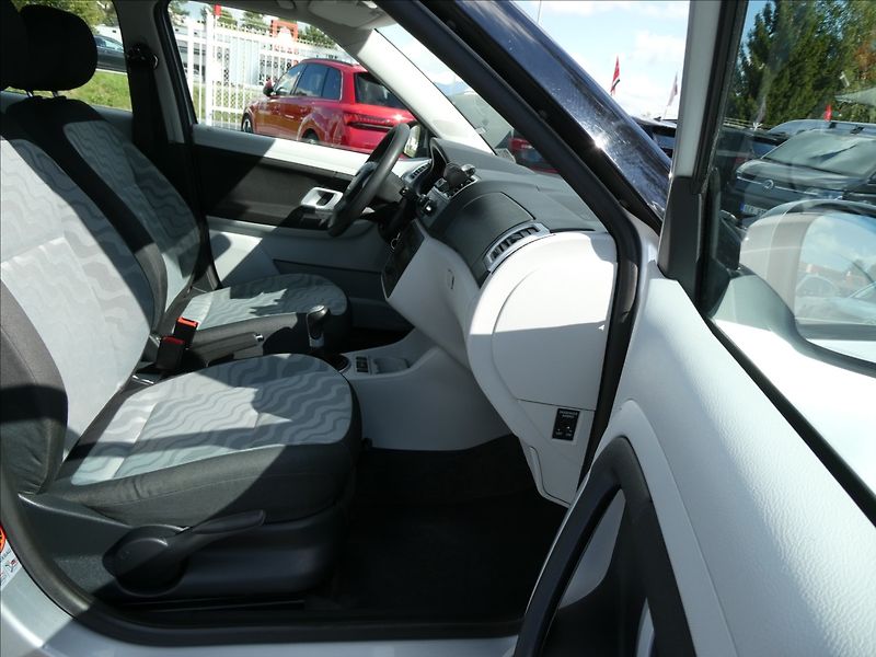 Škoda Fabia 1,6 2x kola,serviska,1.majitel - fotka 24 z 60