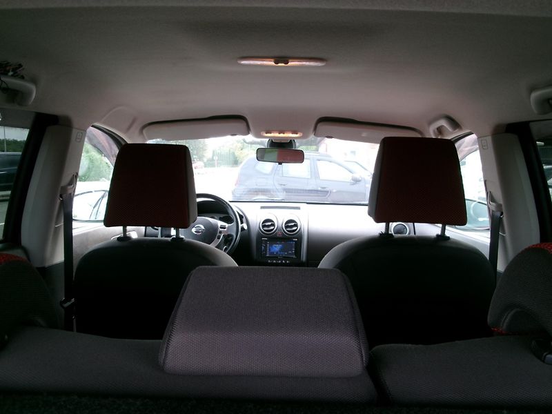 Nissan Qashqai (2007) 2,0i 4WD ALU AC TAŽNÉ BT TEMP - fotka 12 z 29
