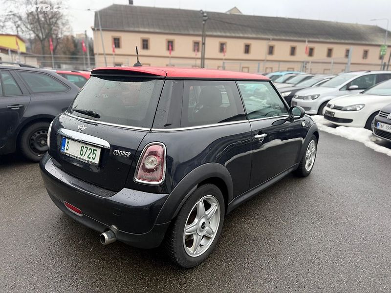 Mini Cooper 1.6i, manual - fotka 4 z 9