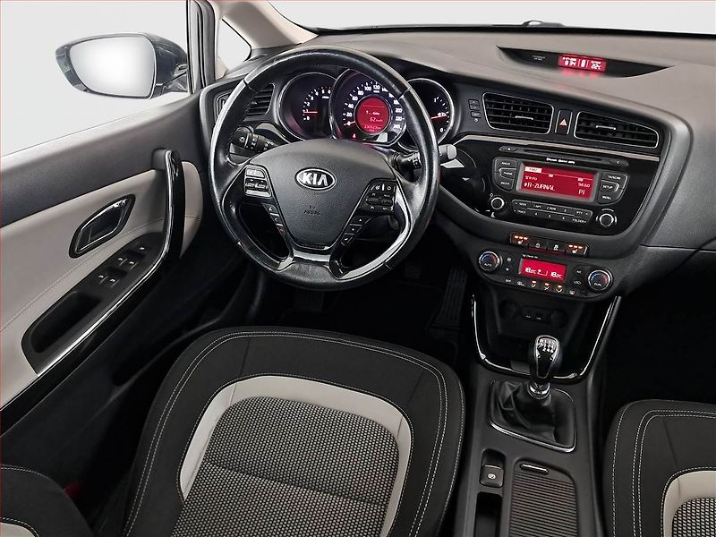 Kia Ceed (2014) 1.6 CRDi, ČR,1.maj, Tempomat - fotka 7 z 17