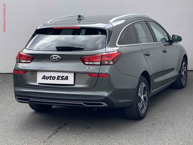 Hyundai i30 (2021) 1.5 GDi, ČR, servis.kniha - fotka 4 z 19