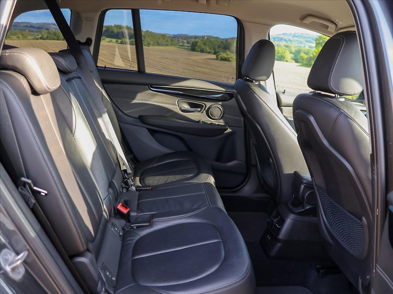 BMW Řada 2 1,5 216d Automat CZ Kůže LED - fotka 13 z 36