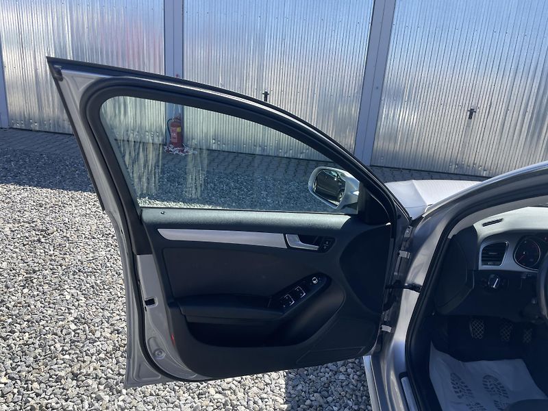 Audi A4 Avant 2.0TDi 120PS S-LINE AVANT TOP! - fotka 85 z 179