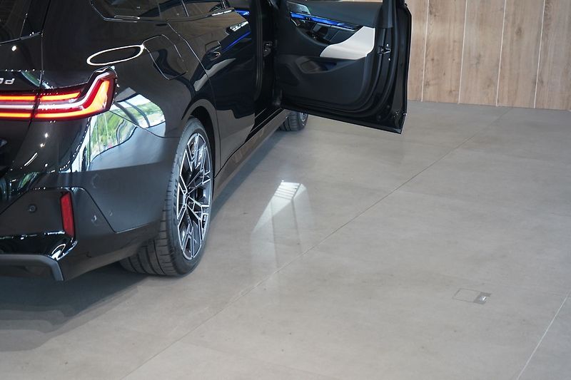 BMW Řada 5 540d xDrive, Bowers, Tažné - fotka 11 z 50