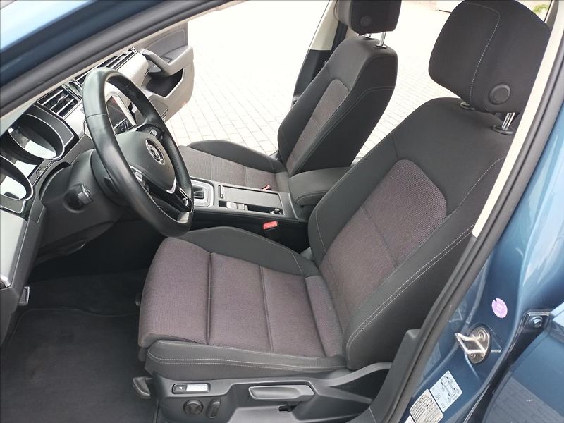 Volkswagen Passat 2,0 TDI,110kw,LED,SERVIS,TAŽNÉ - fotka 14 z 49