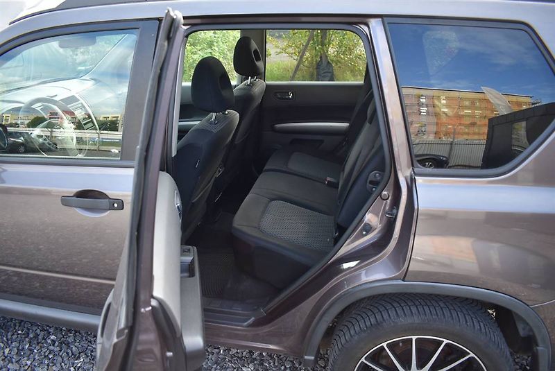 Nissan X-Trail 2,0 DCi 1M,127KW,TOP BARVA! - fotka 16 z 19