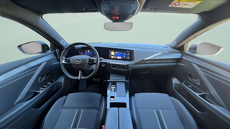Opel Astra Sports Tourer GS BlueHDi 96kW - fotka 13 z 39