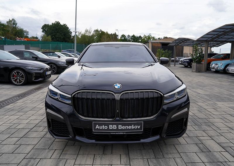 BMW Řada 7 750i xDrive Mpaket/530 PS - fotka 1 z 47