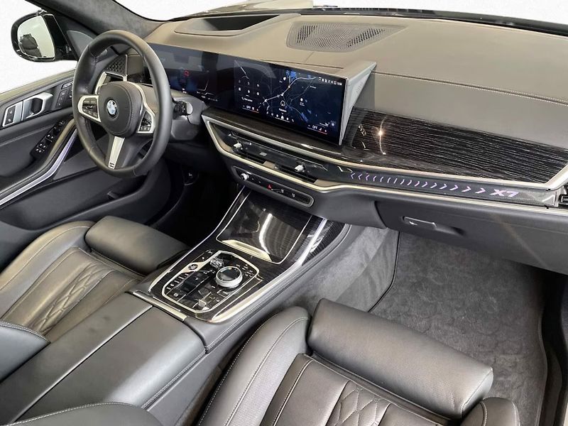 BMW X7 xDrive40i M-Sport ExDrive SkyL - fotka 9 z 16