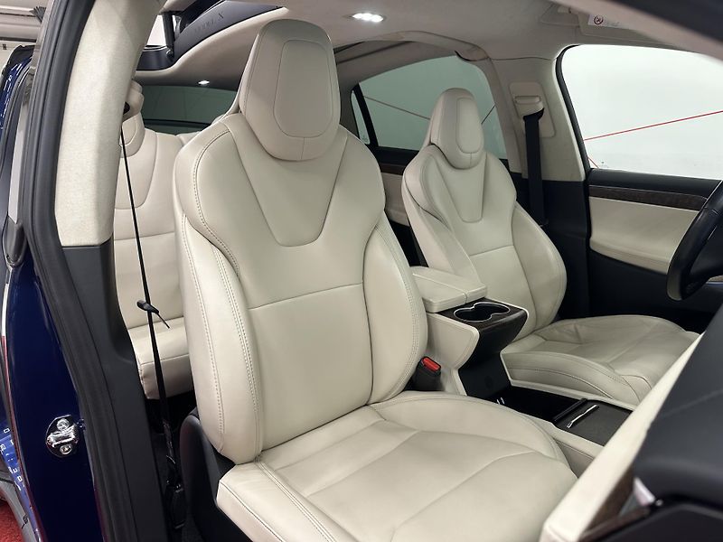 Tesla Model X (2018) Model X P100D - fotka 9 z 16