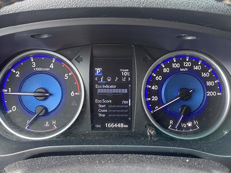 Toyota Hilux 2.4D, Webasto, automat, tažné - fotka 8 z 11