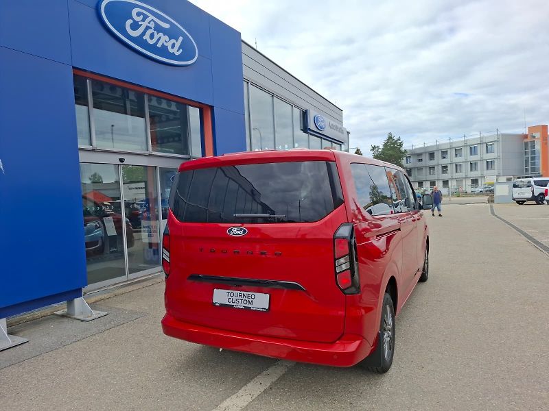 Ford Tourneo Custom (2026) Titanium L2, Tourneo, 2.0 EcoB - fotka 3 z 14