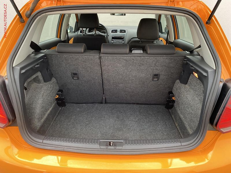 Volkswagen Polo (2012) 1.2 TSi, CROSS, výhřev sed - fotka 7 z 18
