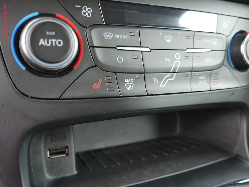 Ford Focus (2017) 1.5 EB, ČR, Titanium - fotka 16 z 18
