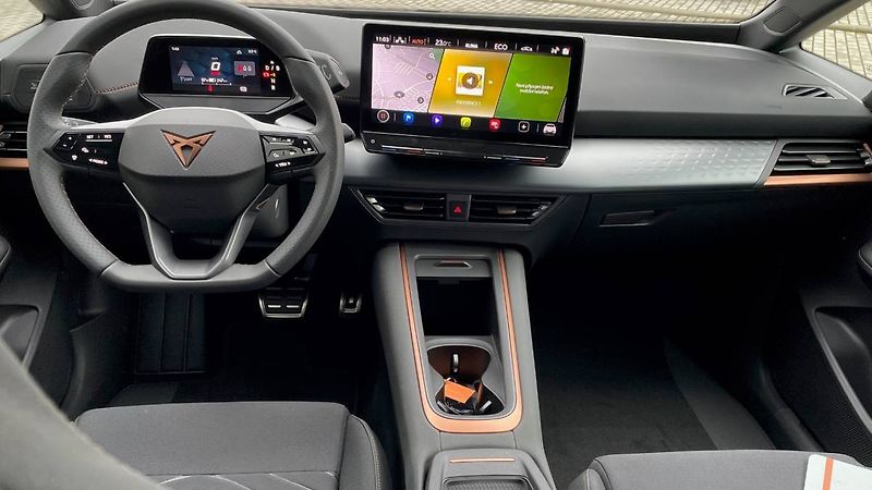 Cupra Born (2023) 58kWh / 204k - fotka 6 z 25